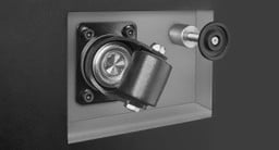 Raise the integrated leveling glides to engage the heavy duty casters when moving the Onepod